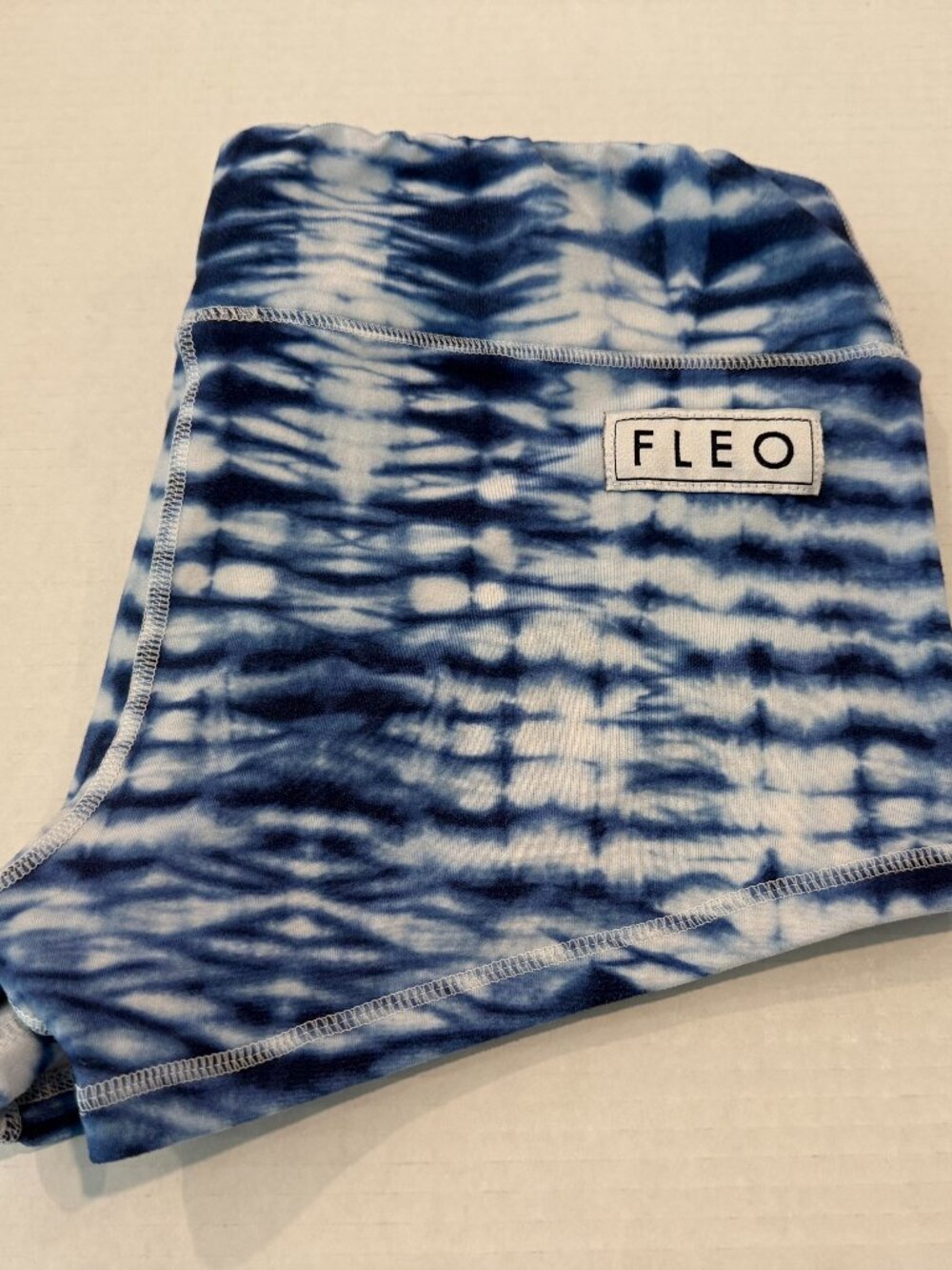 FLEO Wild Blue Tie-Dye Print Shorts | 2.5" Inseam | Size Large | EUC
